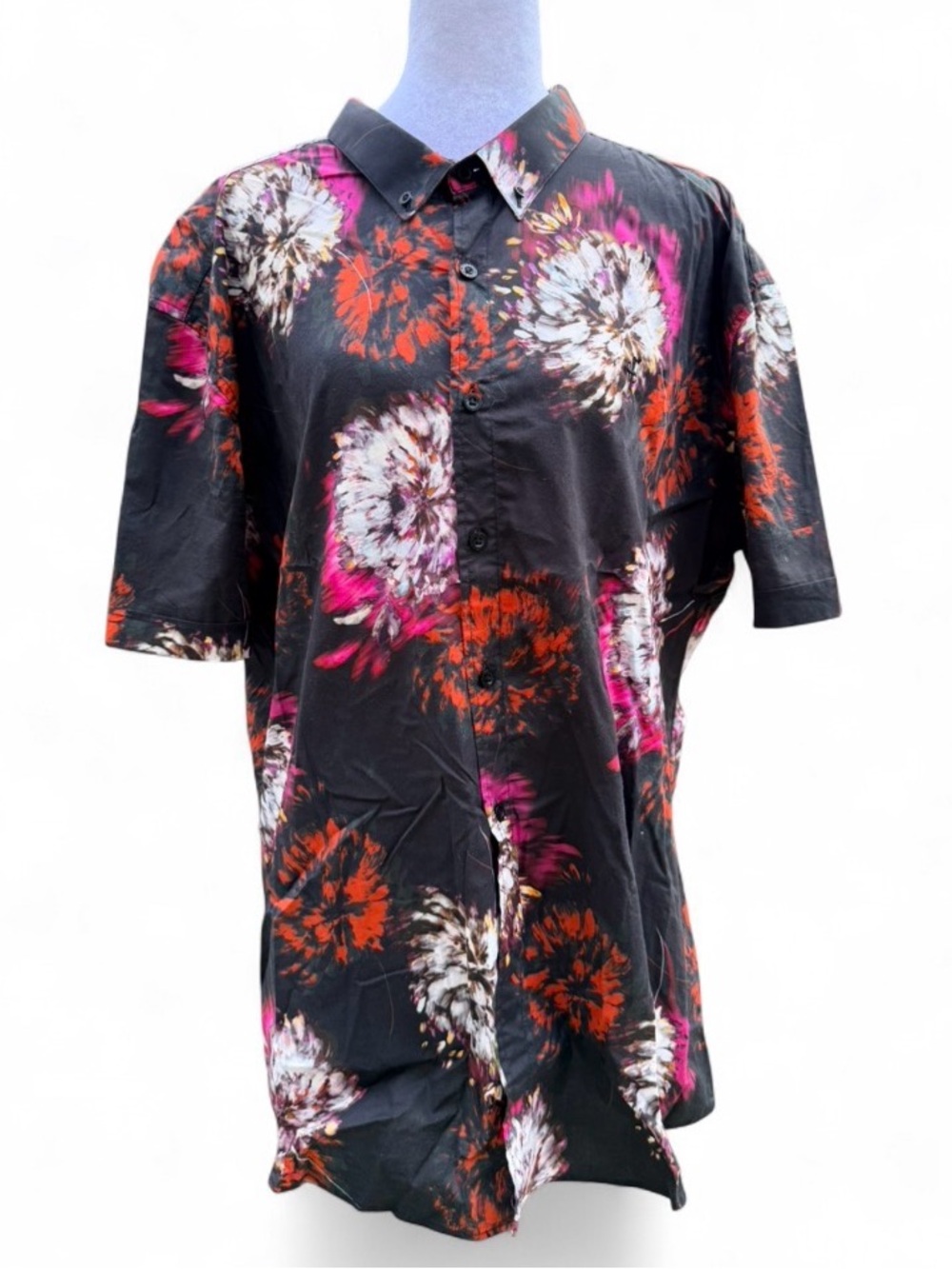 Men's Black Short-Sleeve Floral Button-Down Shirt
